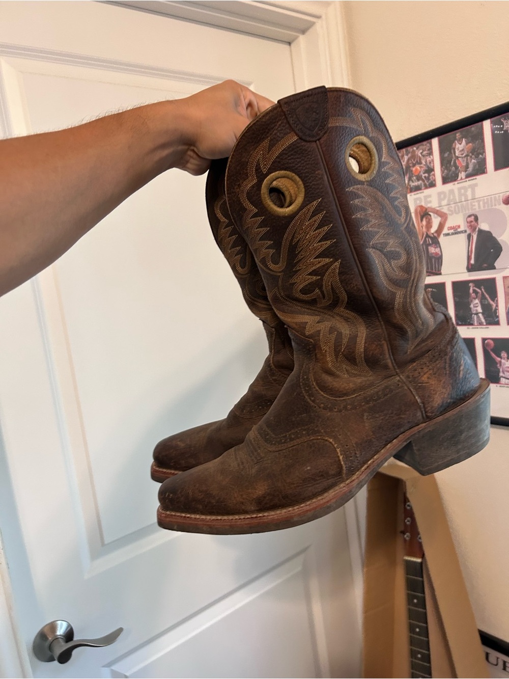 Mens Ariat Heritage Boots Roughstock Sz 13D Brown Leather Western Boots 34824 - Picture 2 of 9